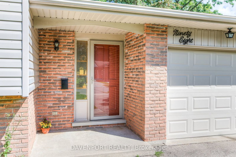 98 Shea Cres, Kitchener, N2E 1E8 | Image 3