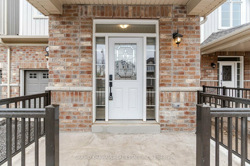 9241 White Oak Ave, Niagara Falls, L2G 0E9 | Image 3