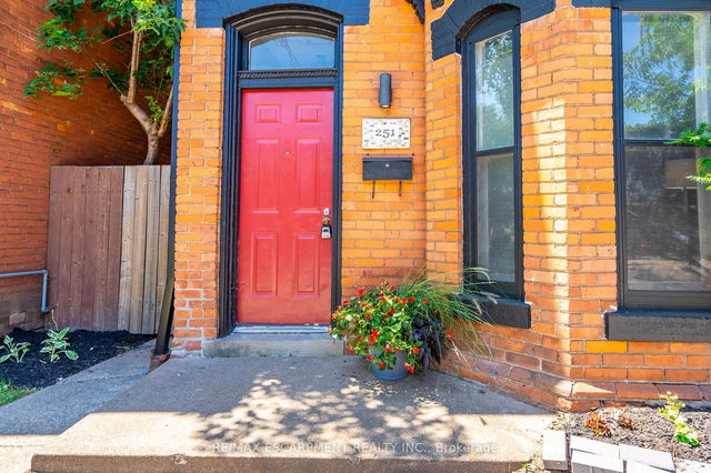 251 West Avenue