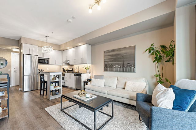 411 - 10 Esplanade Lane
