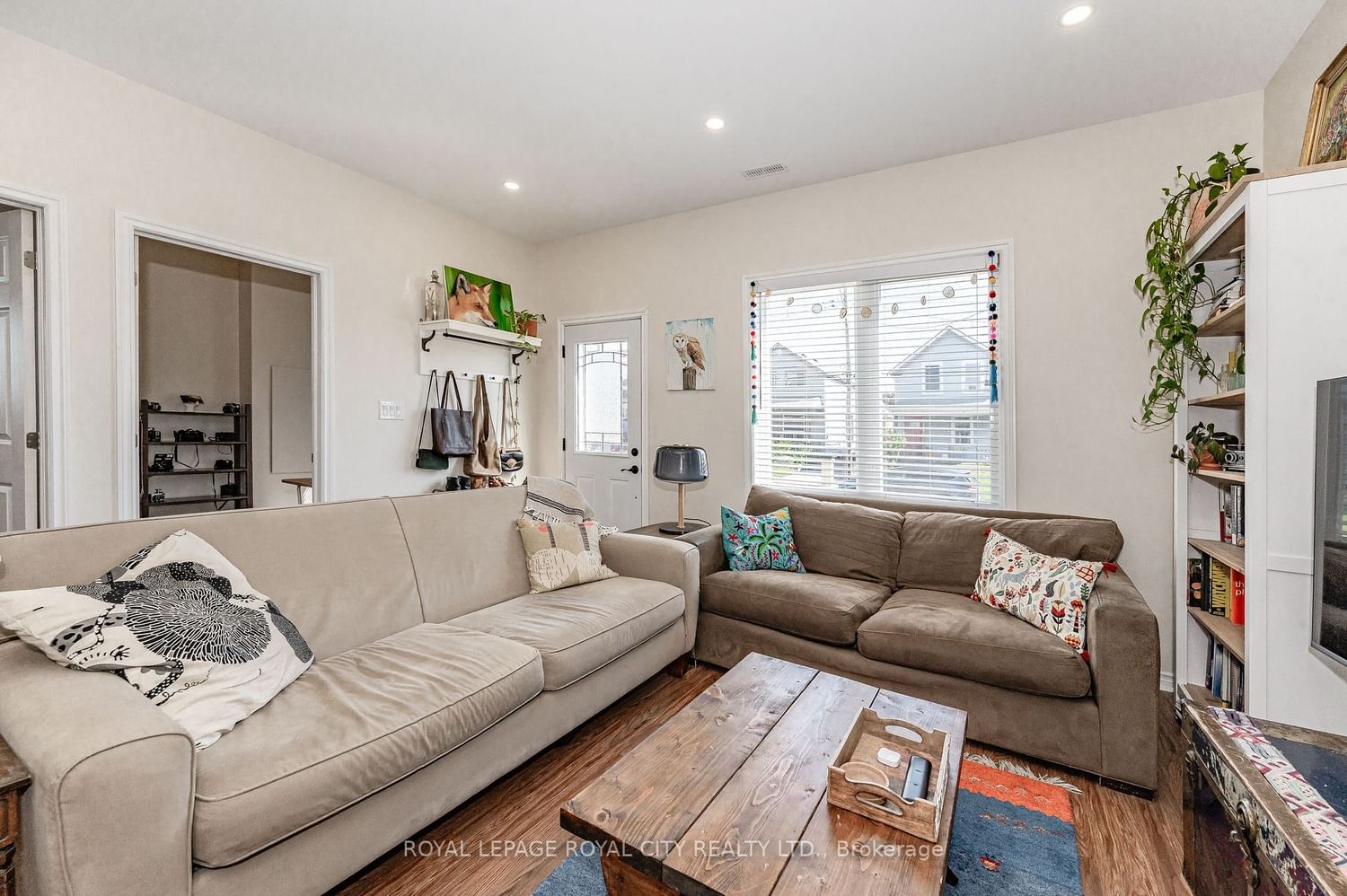 Listing Image 7
