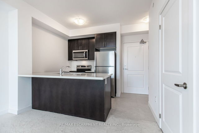 213 - 450 Dundas Street