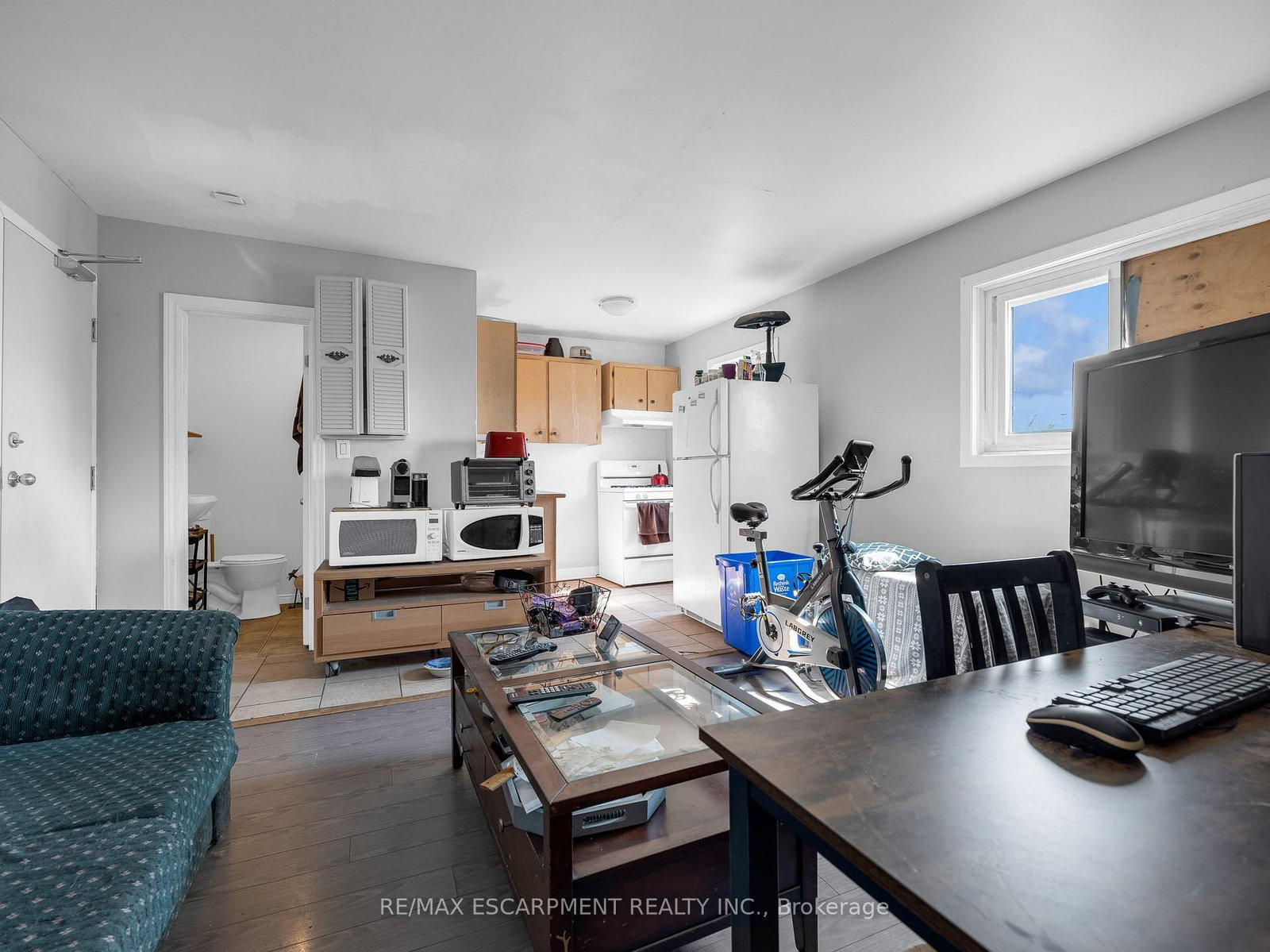 Listing Image 7