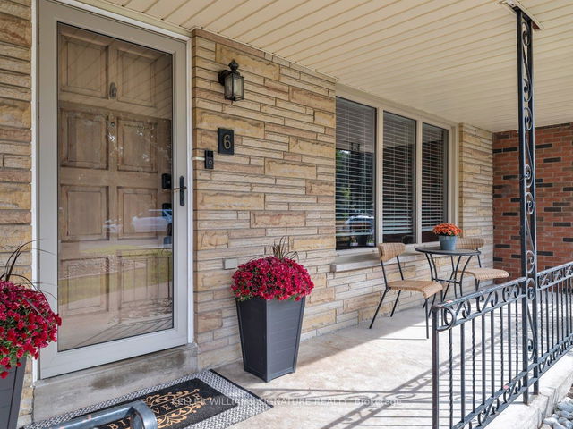 6 Hillview Drive