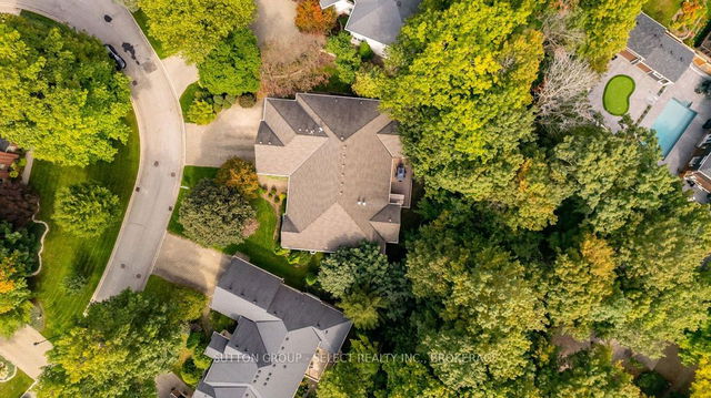 72 BIRCHMOUNT Walk