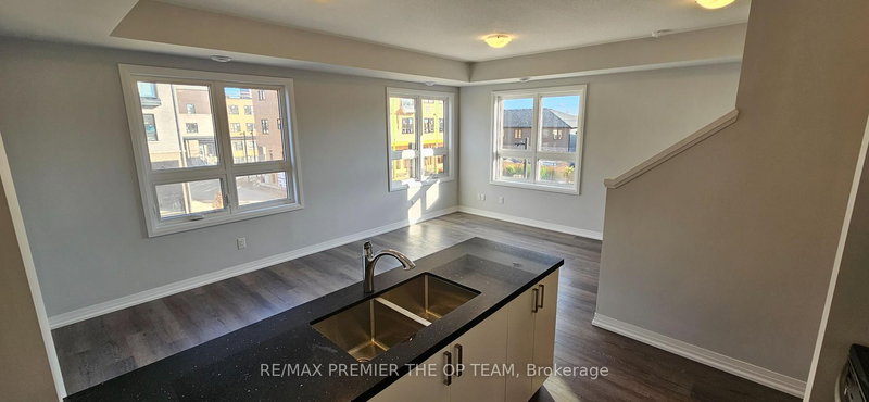 101 - 6705 Cropp St, Niagara Falls, L6P 0R6 | Image 2