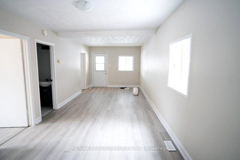 6247 Taylor St, Niagara Falls, L2G 2E9 | Image 2