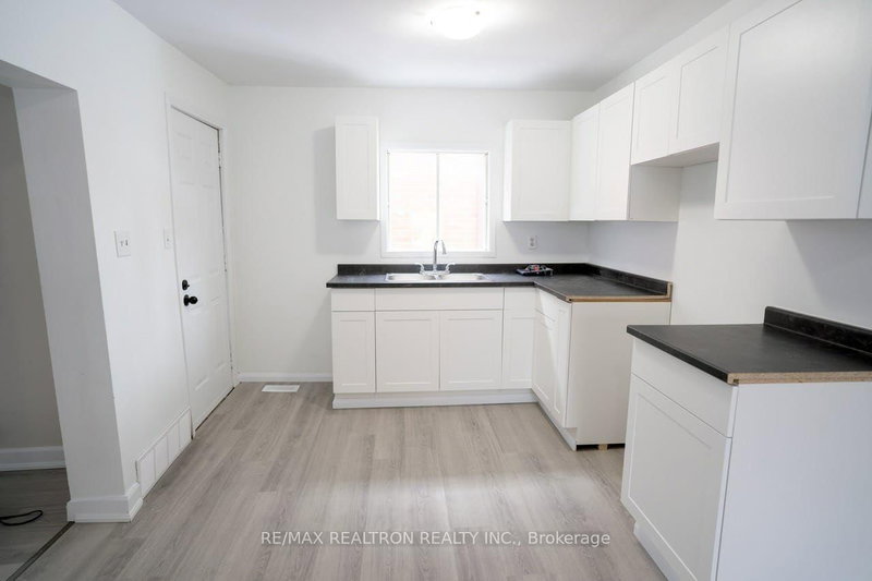 6247 Taylor St, Niagara Falls, L2G 2E9 | Image 3