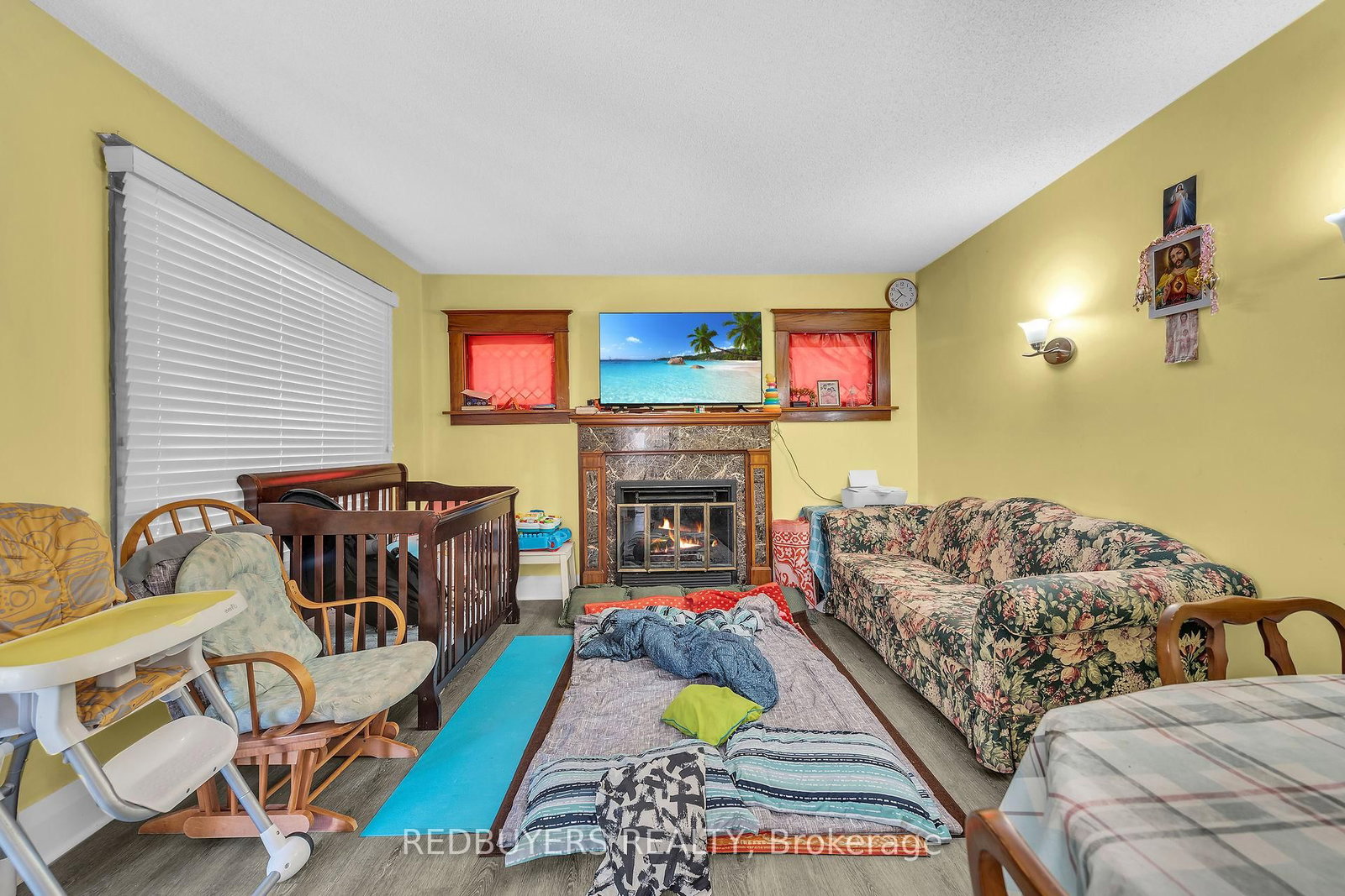 Listing Image 4