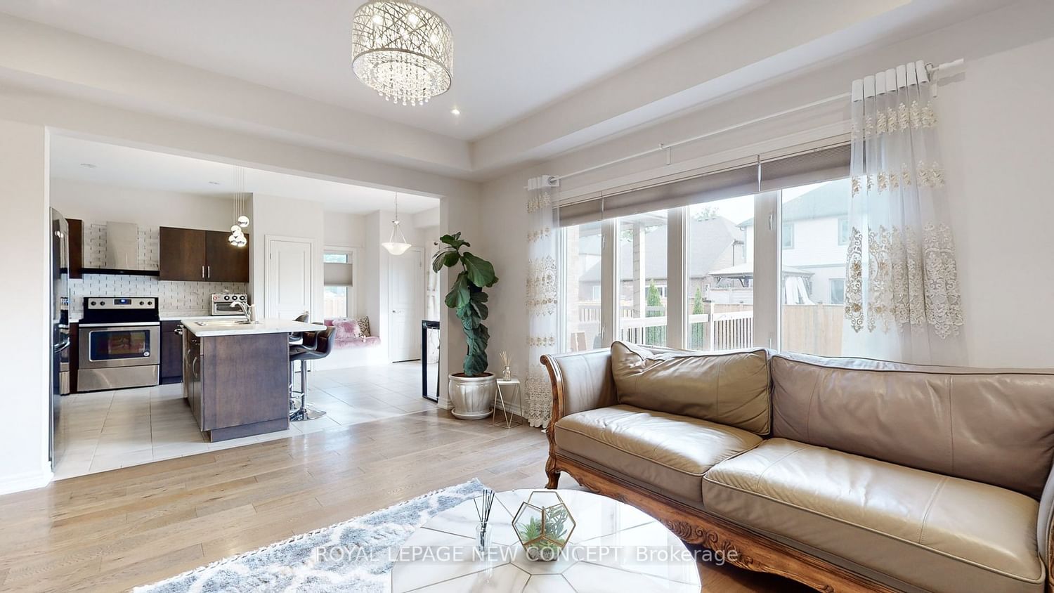 Listing Image 10