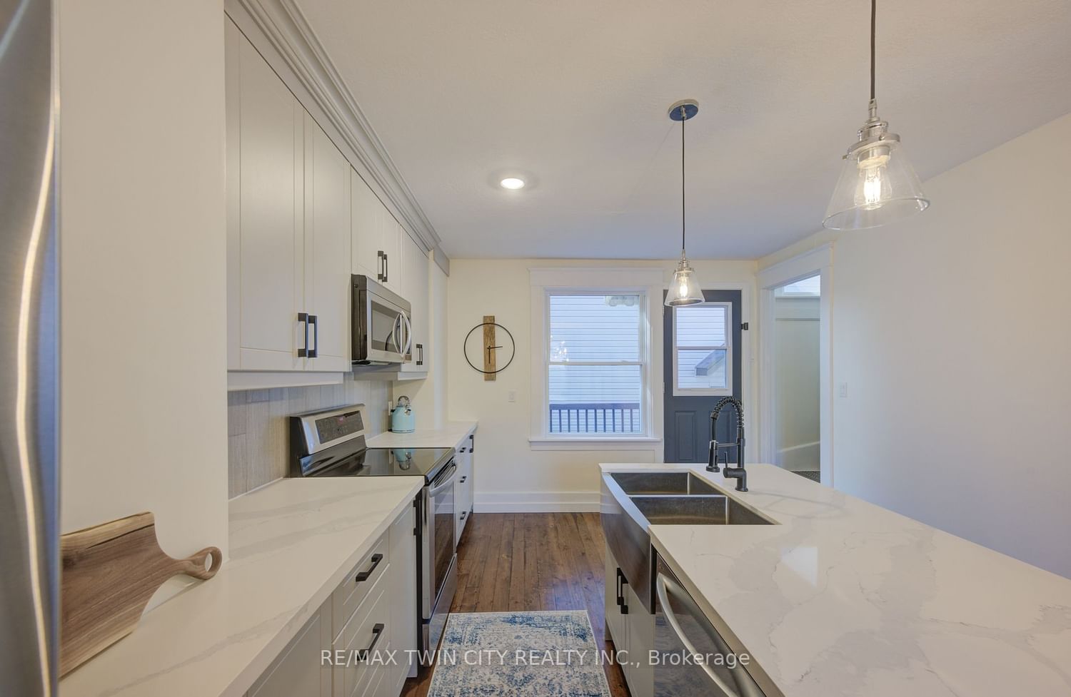 Listing Image 4