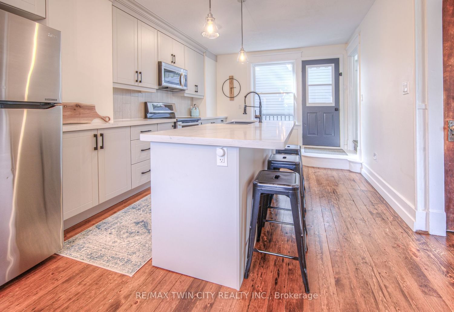 Listing Image 9
