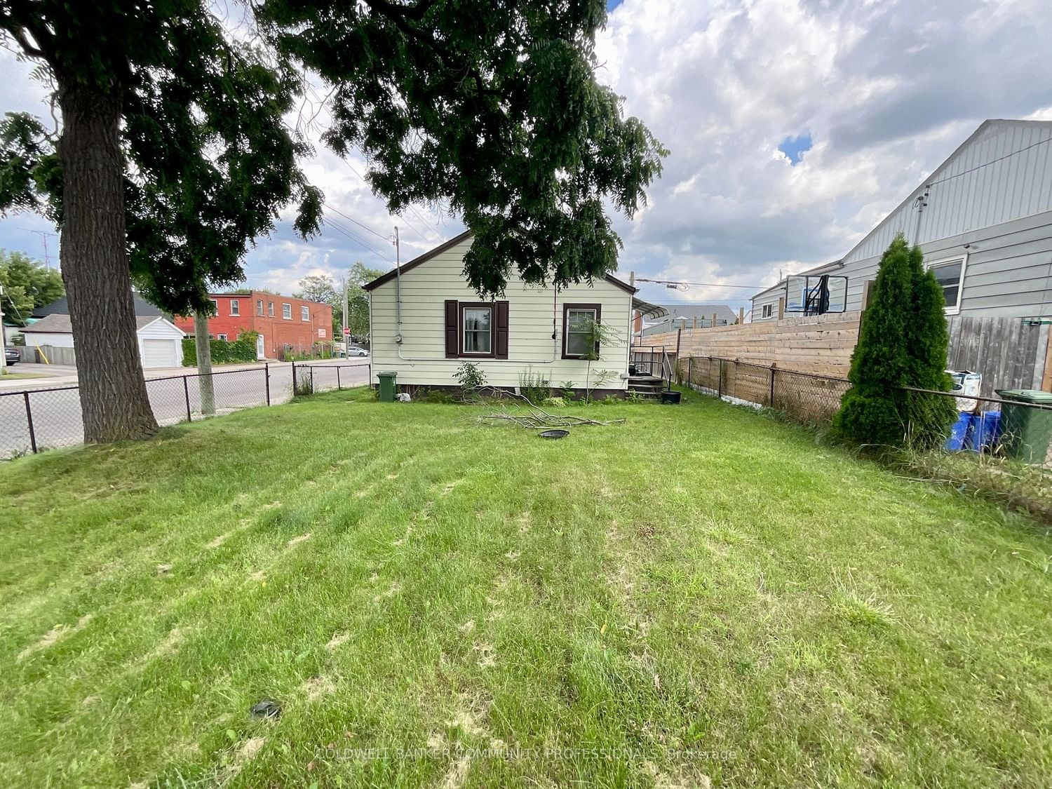 Listing Image 4