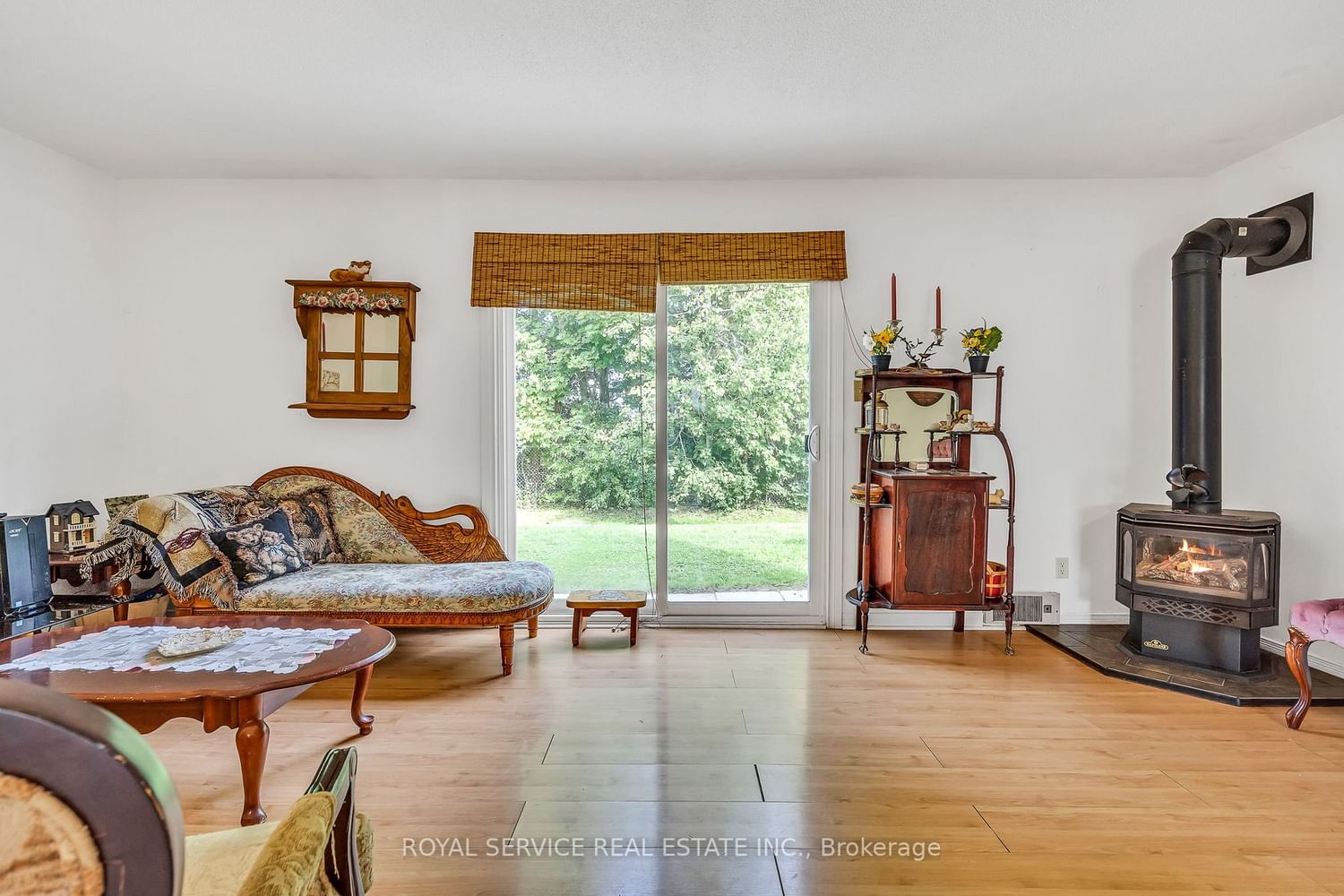 Listing Image 5