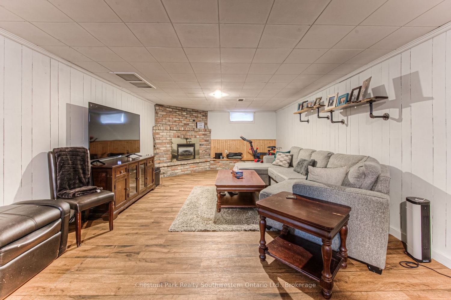 Listing Image 17