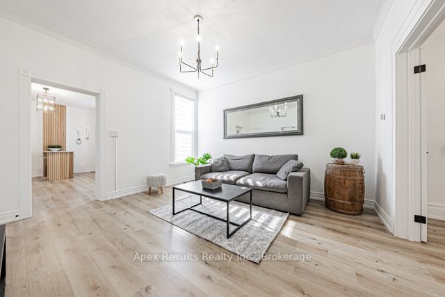 212 Gibson Ave, Hamilton, L8L 6K1 | Image 2