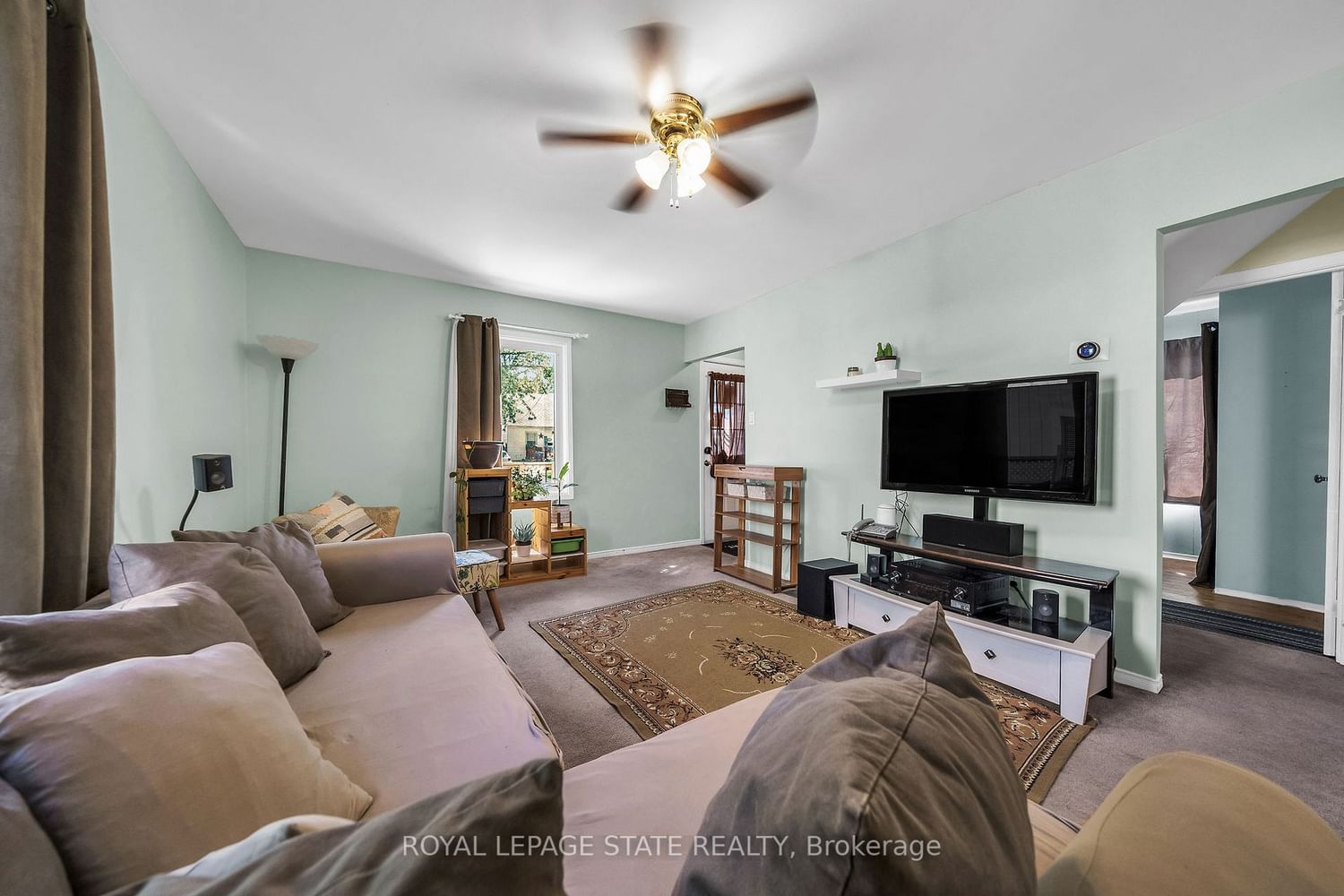 Listing Image 4