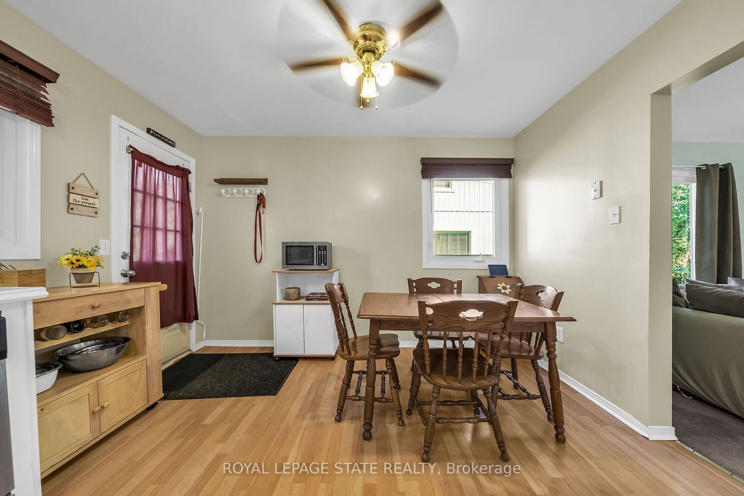 Listing Image 8