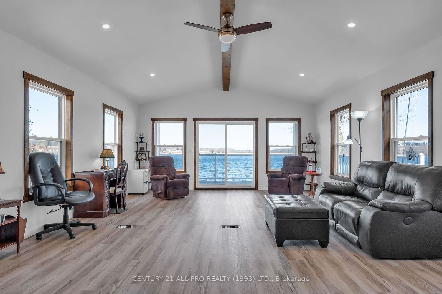 Listing Image 12