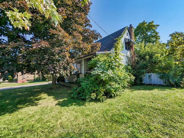10 WINNIFRED Avenue