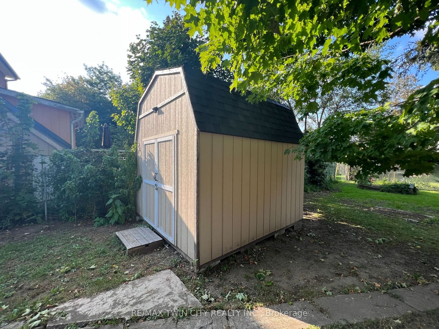 Listing Image 4