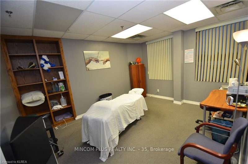 214 - 55 Mary St W, Kawartha Lakes, K9V 5Z6 | Image 3