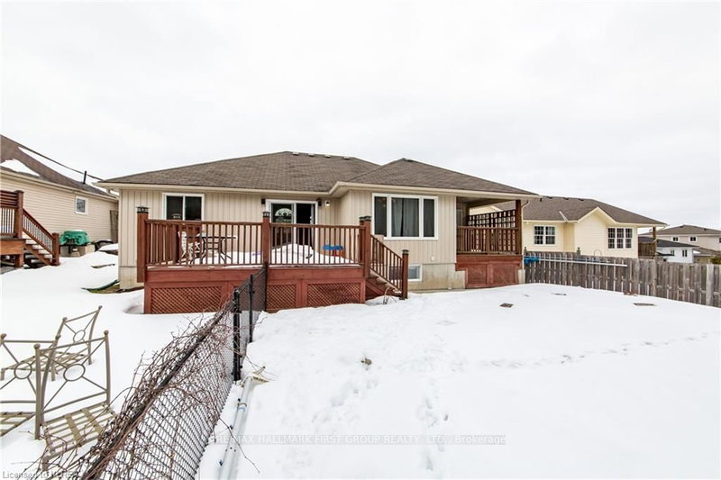 8 Champlain Blvd, Kawartha Lakes, K9V 4R1 | Image 2