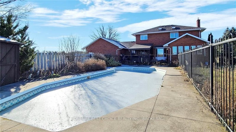 571 Hickory Beach Rd, Kawartha Lakes, K0M 1N0 | Image 2