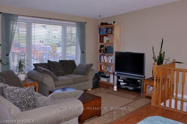Listing Image 3