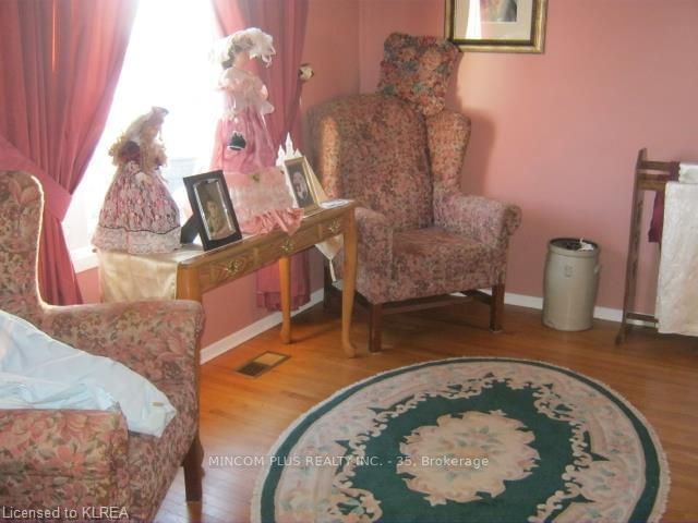 Listing Image 5