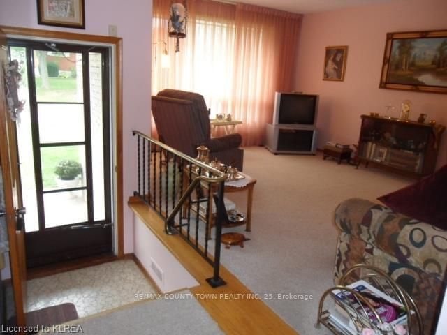 Listing Image 4