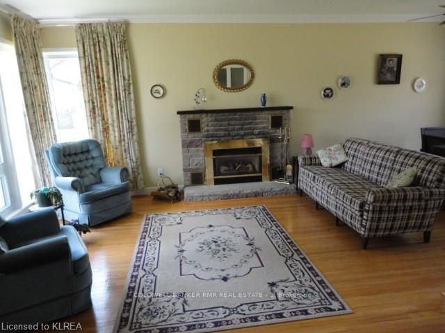 Listing Image 3