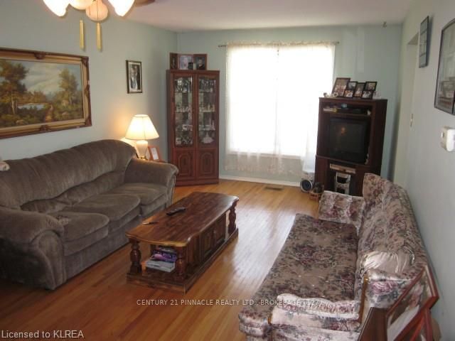 Listing Image 4