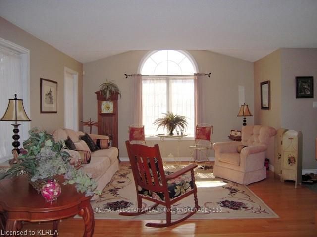 Listing Image 3