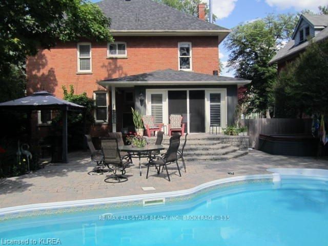 Listing Image 4