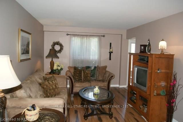 Listing Image 3