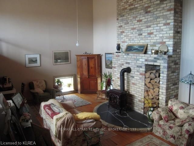 Listing Image 4