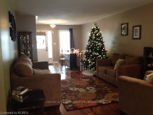 Listing Image 4