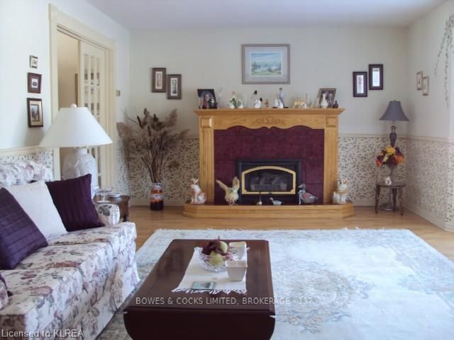 Listing Image 5