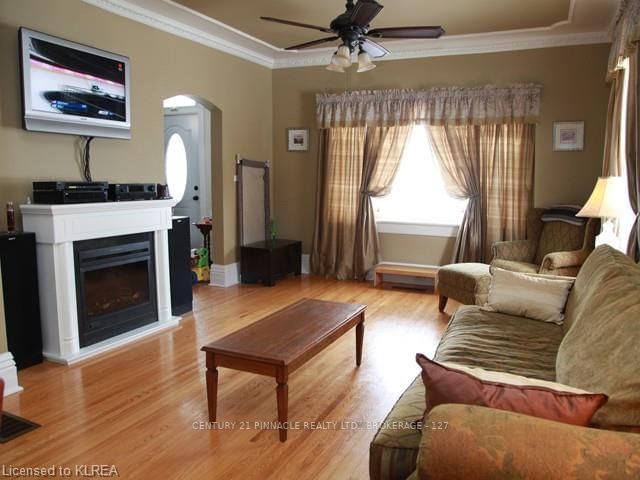 Listing Image 3