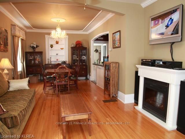 Listing Image 4