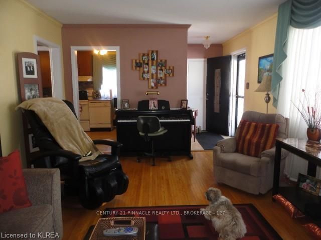 Listing Image 6