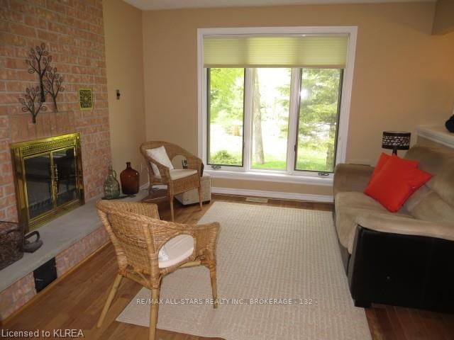 Listing Image 3