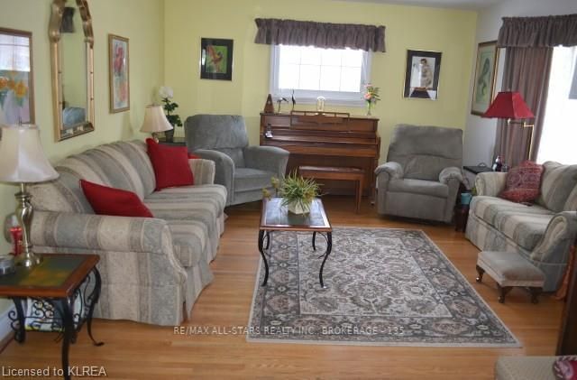 Listing Image 3