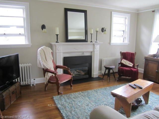 Listing Image 8