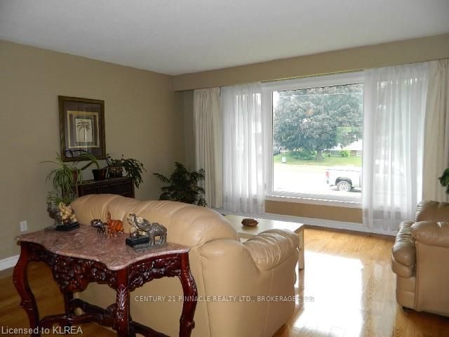 Listing Image 5