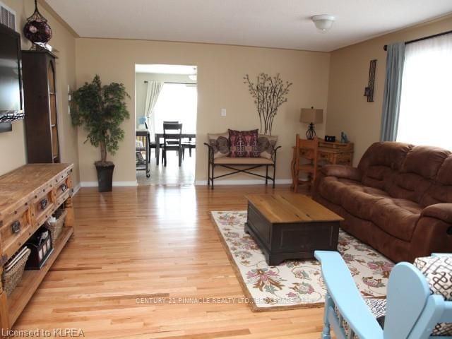 Listing Image 5