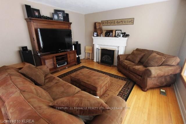 Listing Image 7