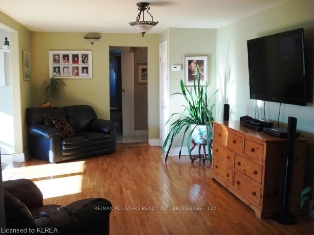 Listing Image 7