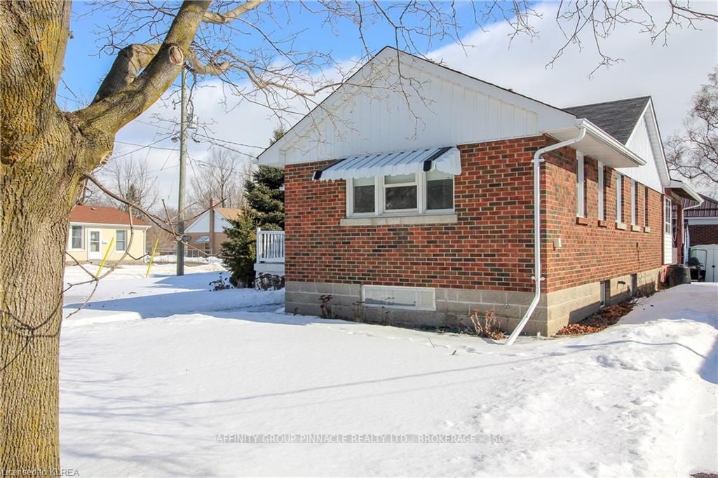 Listing Image 3